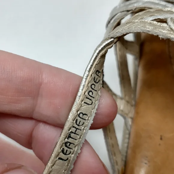 Earth Razzle Gold Strappy Leather Comfort Sandals Women's Size 6 - Picture 9 of 12